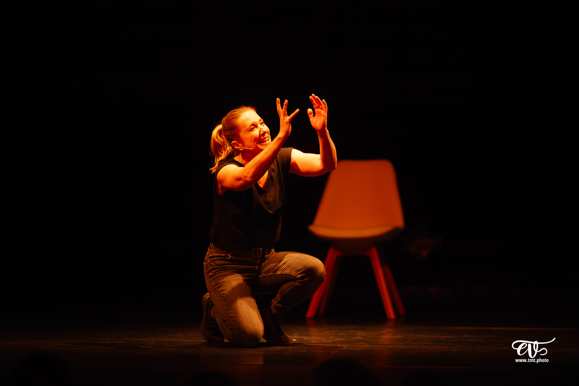 LES CHATOUILLES OU LA DANSE DE LA COLÈRE (ANDRÉA BESCOND)